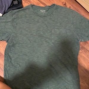 Men’s banana republic tee size Large